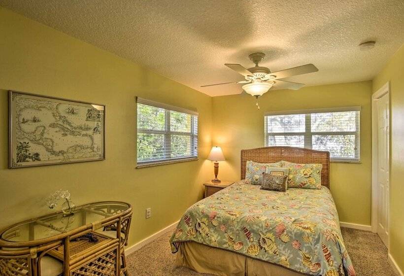 Sunny Cocoa Beach Escape W/ Bikes, Walk To Beach