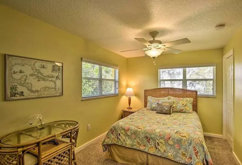 Sunny Cocoa Beach Escape W/ Bikes, Walk To Beach