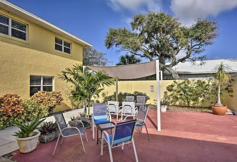 Sunny Cocoa Beach Escape W/ Bikes, Walk To Beach