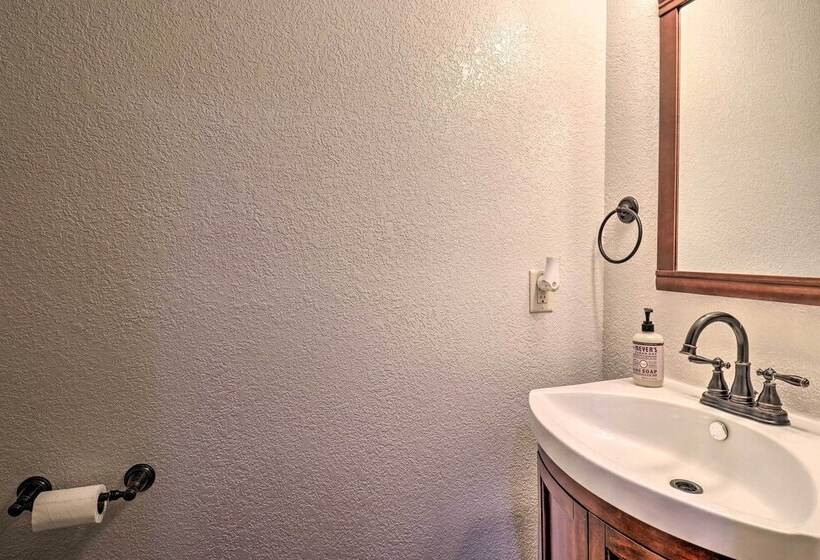 Updated Cabin: <10 Miles To Skiing & Hiking!