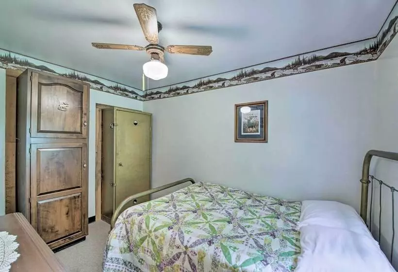 Waters Edge Retreat W/ Deck On Patoka Lake!