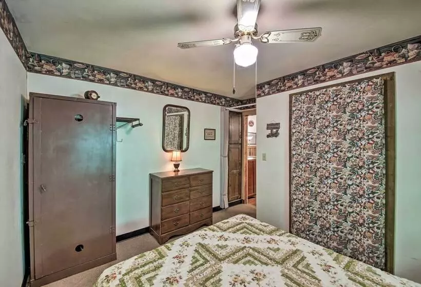 Waters Edge Retreat W/ Deck On Patoka Lake!