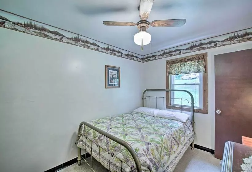 Waters Edge Retreat W/ Deck On Patoka Lake!