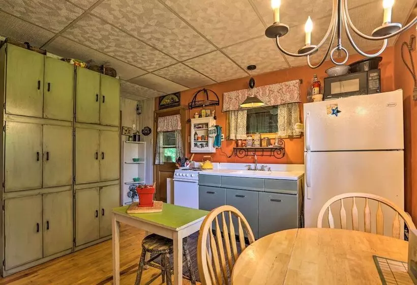 Wee Humble Cottage W/ Area Hunting + Canoeing!