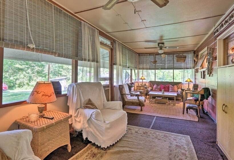 Wee Humble Cottage W/ Area Hunting + Canoeing!