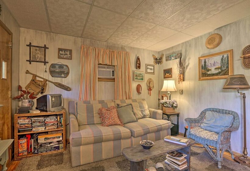 Wee Humble Cottage W/ Area Hunting + Canoeing!