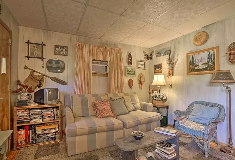 Wee Humble Cottage W/ Area Hunting + Canoeing!