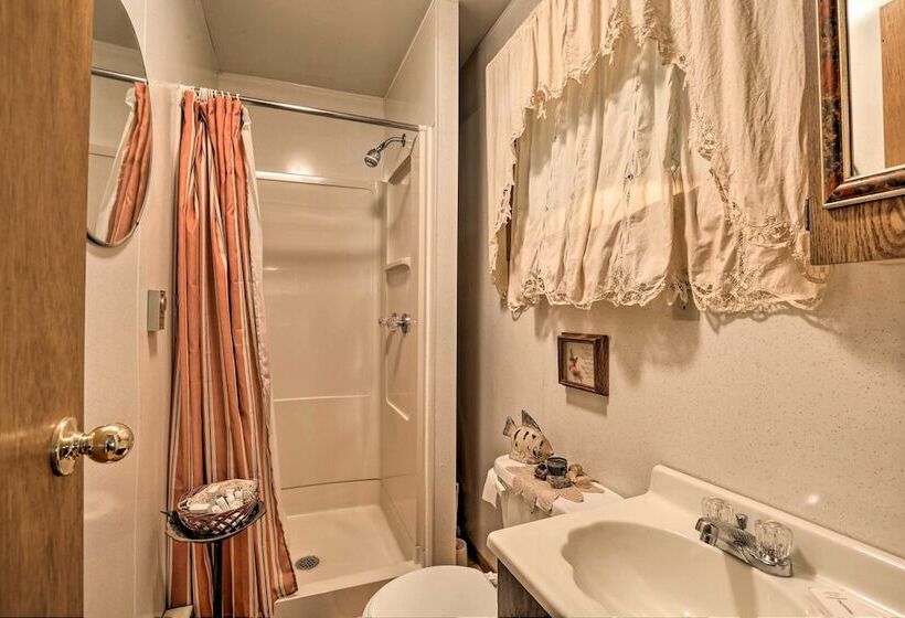 Wee Humble Cottage W/ Area Hunting + Canoeing!