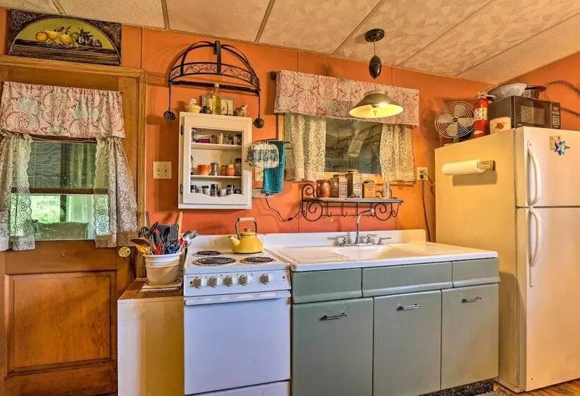 Wee Humble Cottage W/ Area Hunting + Canoeing!