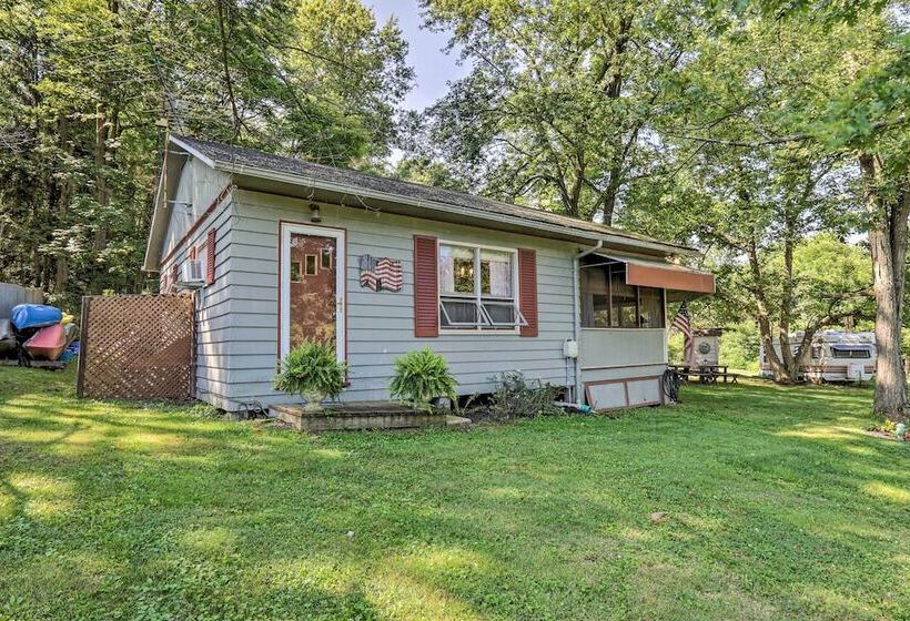 Wee Humble Cottage W/ Area Hunting + Canoeing!