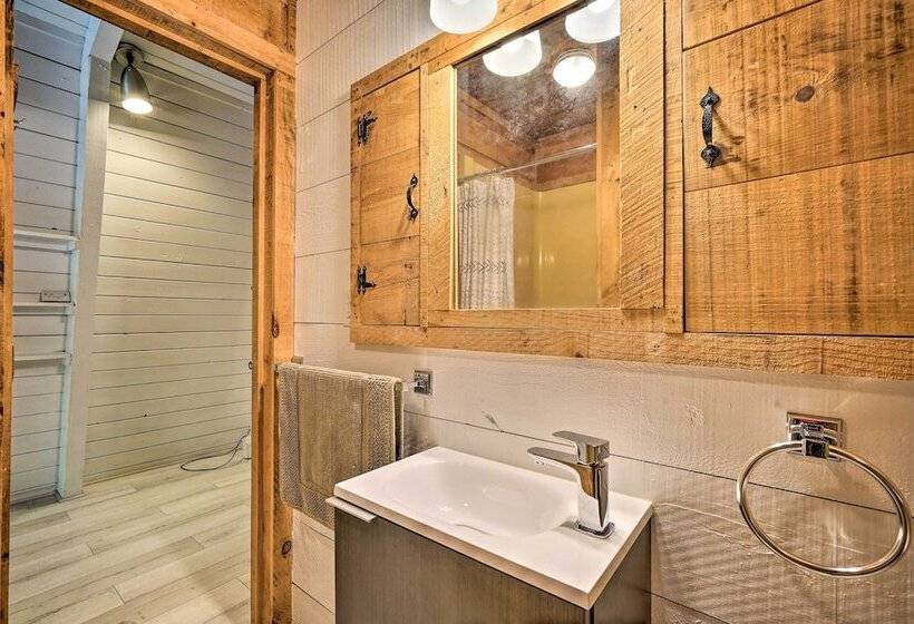 Wilmington Chalet W/ Hot Tub < 8 Mi To Mount Snow!