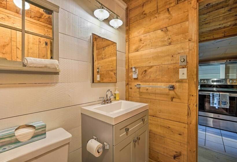 Wilmington Chalet W/ Hot Tub < 8 Mi To Mount Snow!