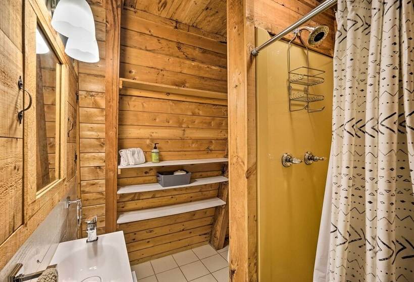 Wilmington Chalet W/ Hot Tub < 8 Mi To Mount Snow!