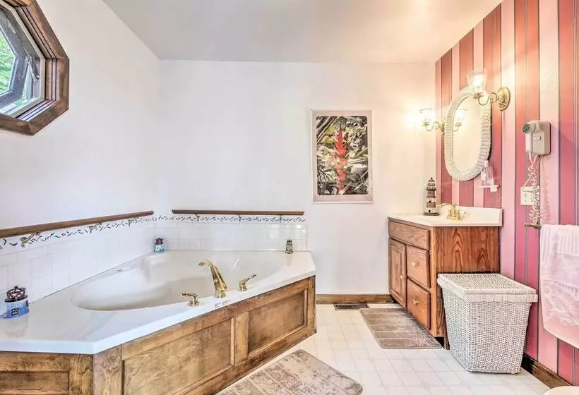 Acadia National Park Home W/ Deck & Ocean View!