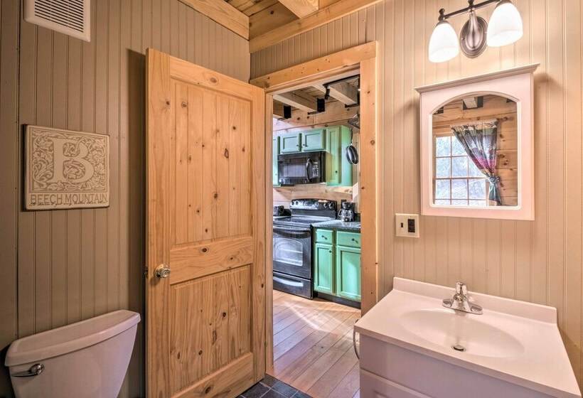 Beech Mountain Cabin W/ 180° Views: Near Hiking!