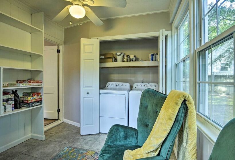 Bright Home W/ Yard In Historic Fuquay Varina!