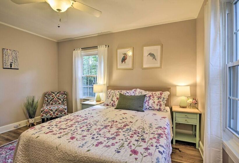 Bright Home W/ Yard In Historic Fuquay Varina!