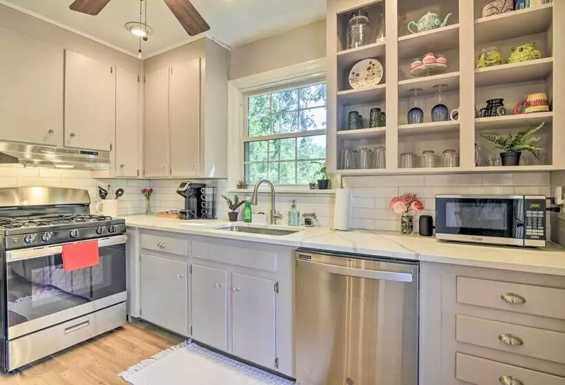 Bright Home W/ Yard In Historic Fuquay Varina!