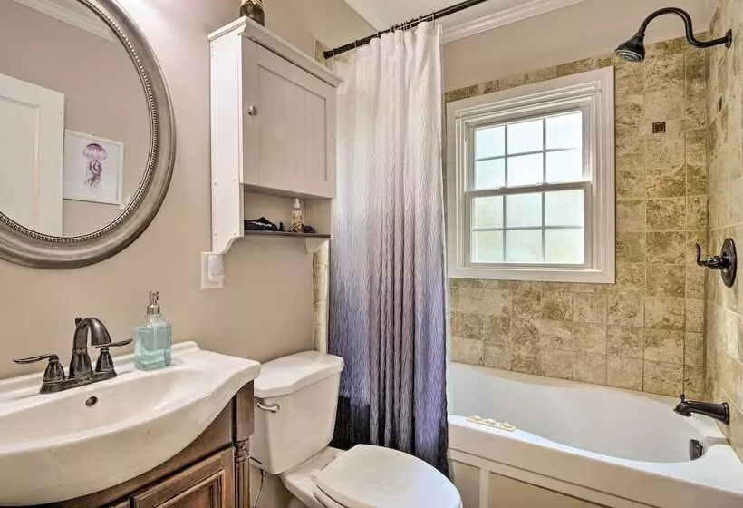 Bright Home W/ Yard In Historic Fuquay Varina!