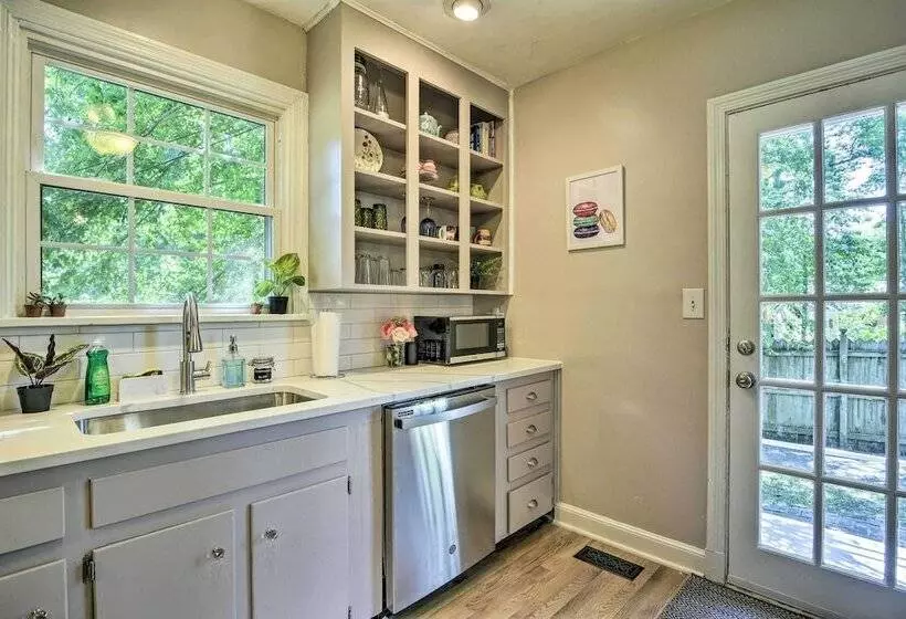 Bright Home W/ Yard In Historic Fuquay Varina!