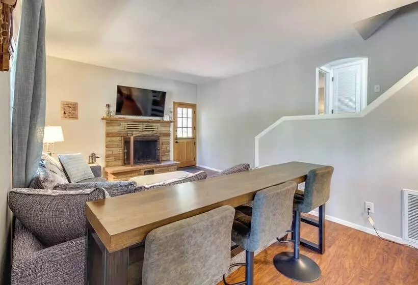 Bright Lakeside Home W/ Deck: 2 Mi To Rainbow Lake