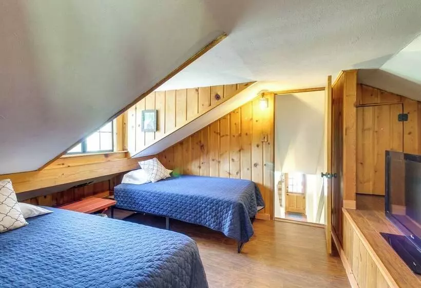 Bright Lakeside Home W/ Deck: 2 Mi To Rainbow Lake