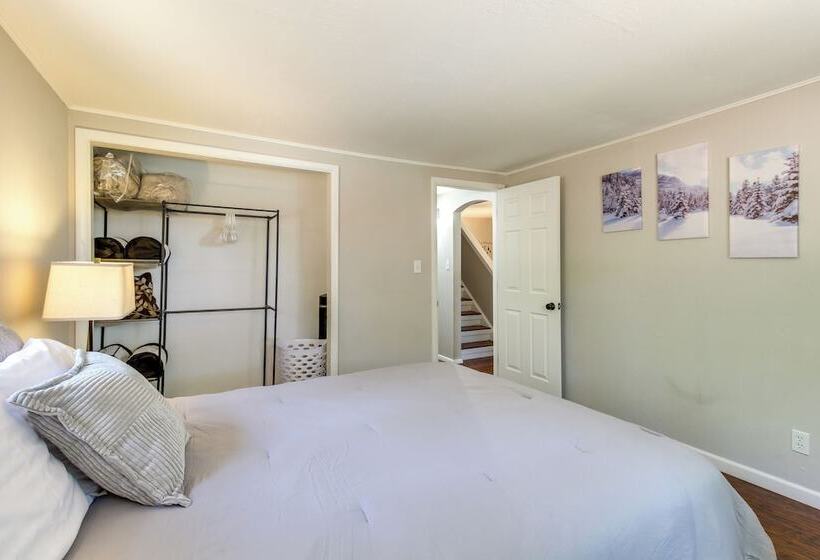 Bright Lakeside Home W/ Deck: 2 Mi To Rainbow Lake