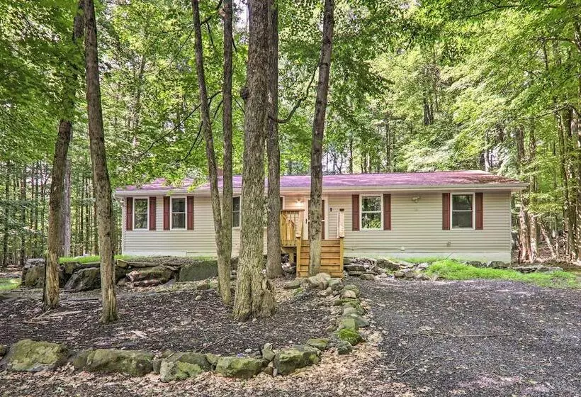 Sunroom, Fire Pit + Sauna: Lake Locust Village Gem