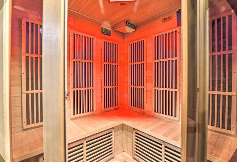 Sunroom, Fire Pit + Sauna: Lake Locust Village Gem