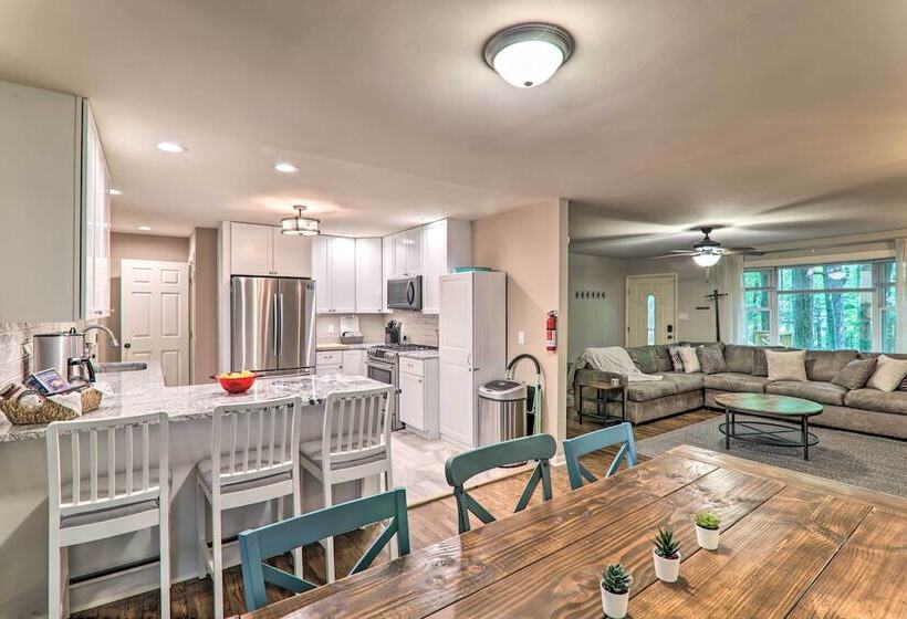 Sunroom, Fire Pit + Sauna: Lake Locust Village Gem