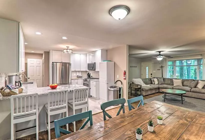 Sunroom, Fire Pit + Sauna: Lake Locust Village Gem