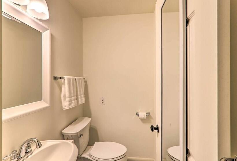 Sunroom, Fire Pit + Sauna: Lake Locust Village Gem