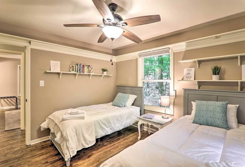 Sunroom, Fire Pit + Sauna: Lake Locust Village Gem