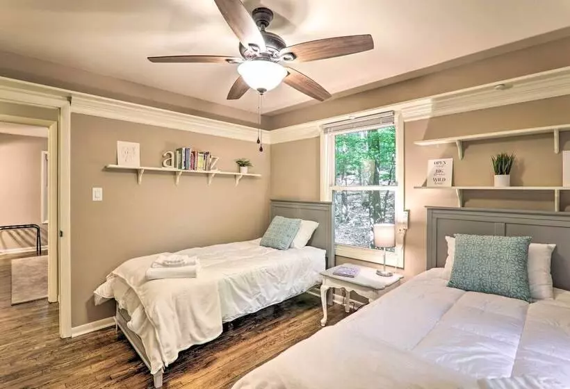 Sunroom, Fire Pit + Sauna: Lake Locust Village Gem