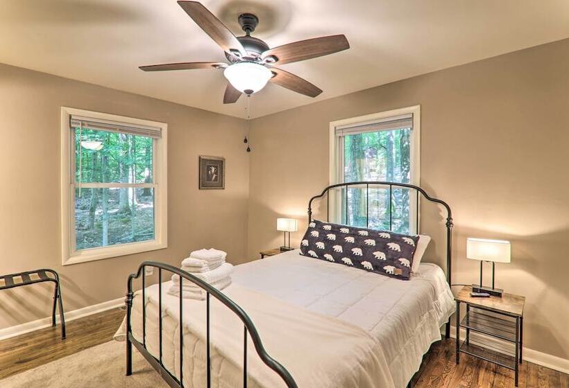 Sunroom, Fire Pit + Sauna: Lake Locust Village Gem