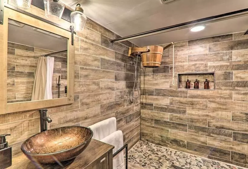 Sunroom, Fire Pit + Sauna: Lake Locust Village Gem