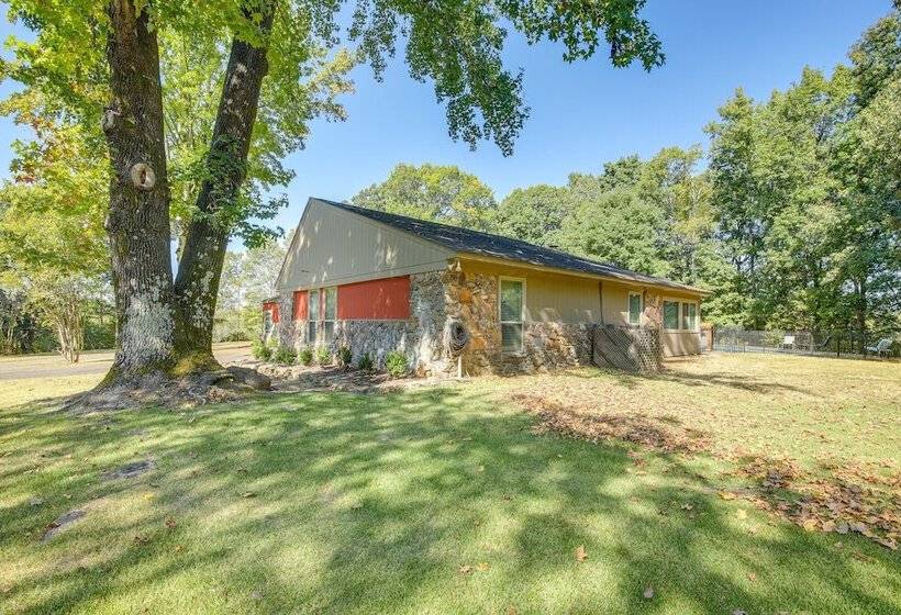 Sunroom, Fire Pit + Sauna: Lake Locust Village Gem