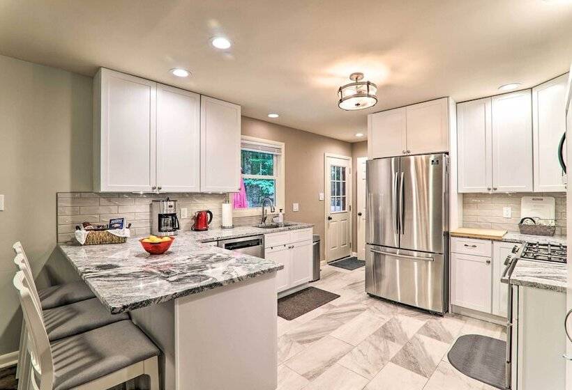 Sunroom, Fire Pit + Sauna: Lake Locust Village Gem