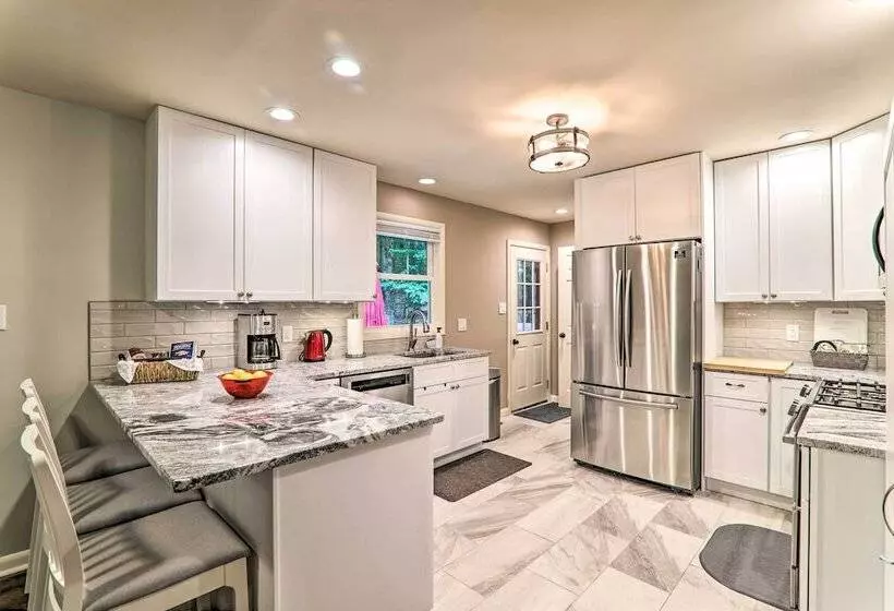 Sunroom, Fire Pit + Sauna: Lake Locust Village Gem