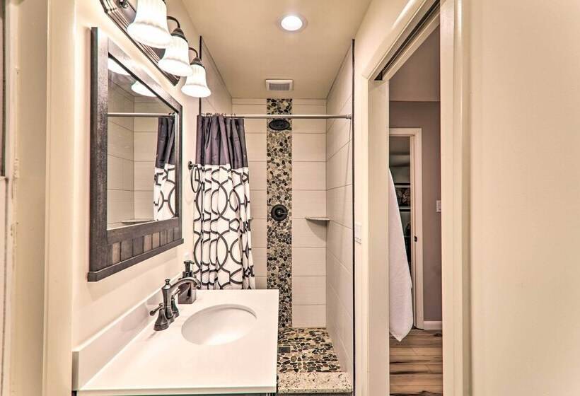 Sunroom, Fire Pit + Sauna: Lake Locust Village Gem