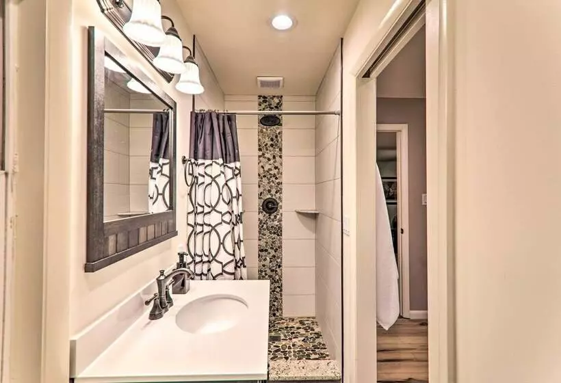 Sunroom, Fire Pit + Sauna: Lake Locust Village Gem