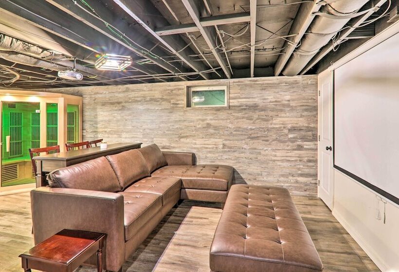 Sunroom, Fire Pit + Sauna: Lake Locust Village Gem