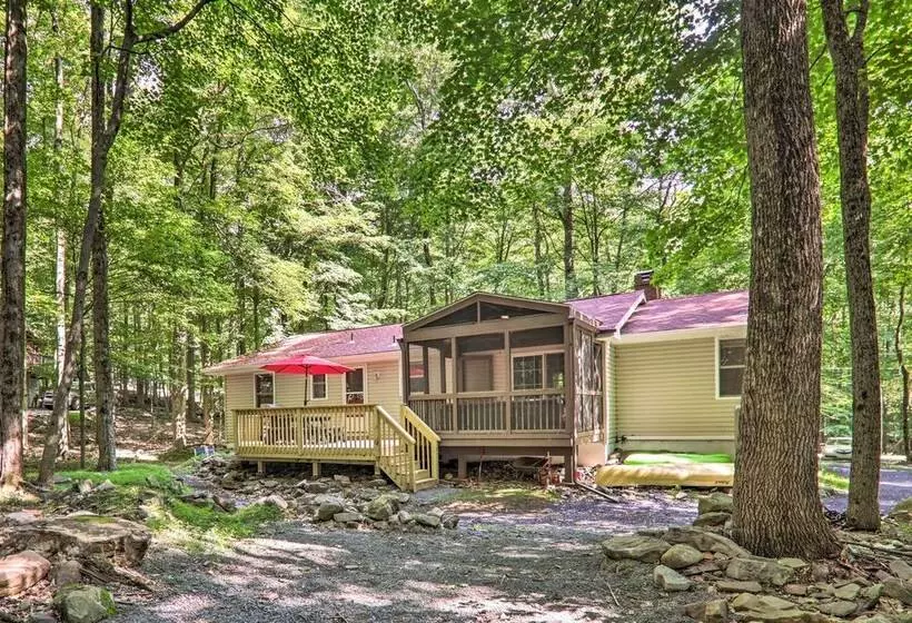 Sunroom, Fire Pit + Sauna: Lake Locust Village Gem