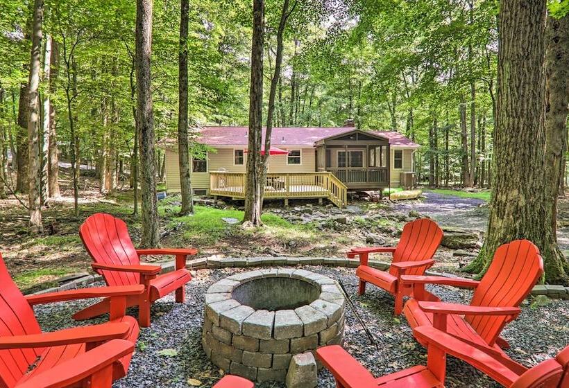 Sunroom, Fire Pit + Sauna: Lake Locust Village Gem