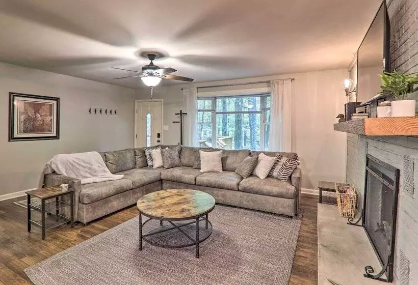 Sunroom, Fire Pit + Sauna: Lake Locust Village Gem