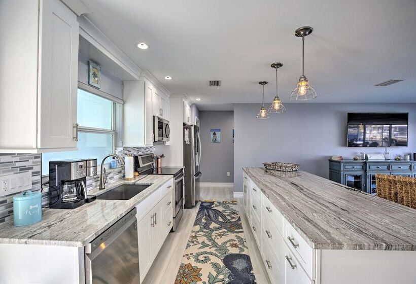 Canalfront Cape Coral Home With Dock & Bbq!