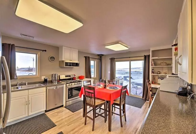 Centennial Cabin W/ Hot Tub, Sauna & Pool Table!