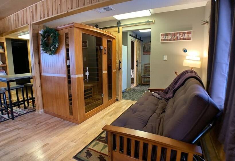Centennial Cabin W/ Hot Tub, Sauna & Pool Table!