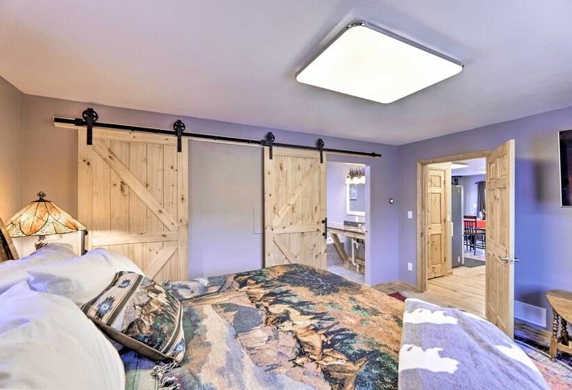 Centennial Cabin W/ Hot Tub, Sauna & Pool Table!