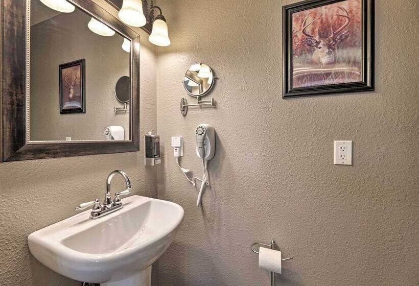 Centennial Cabin W/ Hot Tub, Sauna & Pool Table!